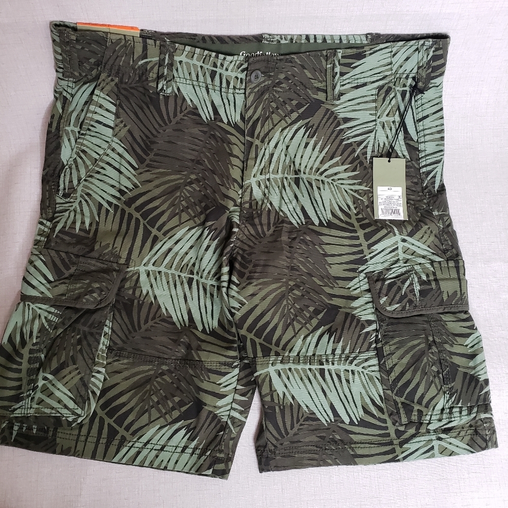 Goodfellow & Co Utility Cargo Shorts Men's 40 Waist Green Ferns Print NWT